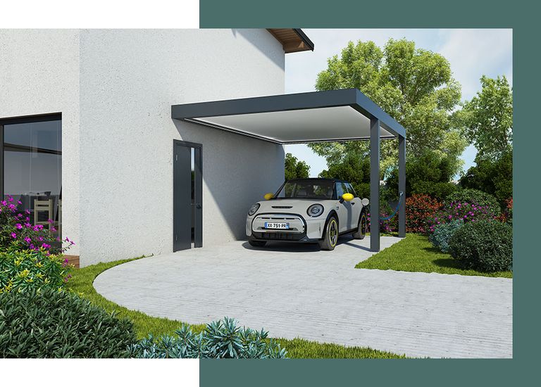 Carport adossé avec poteau décalé pour faciliter le stationnement