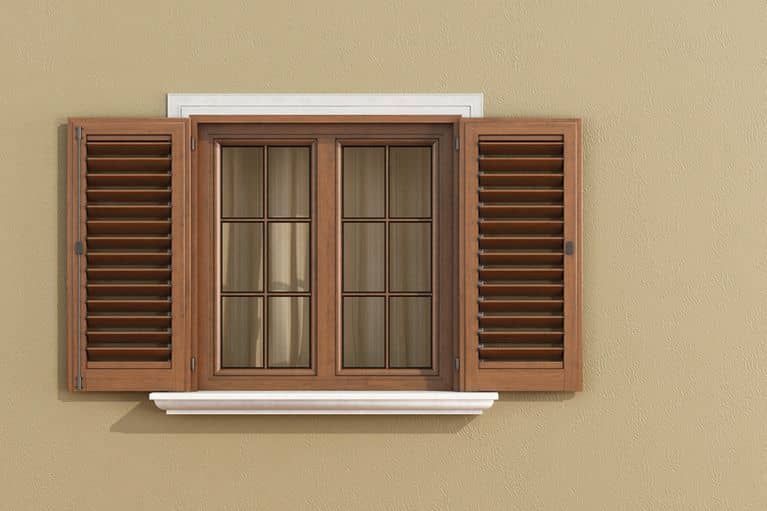 Fenêtre en bois avec volets bois