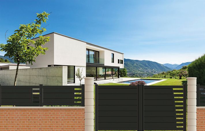 Maison contemporaine avec portail et clôture sur mesure