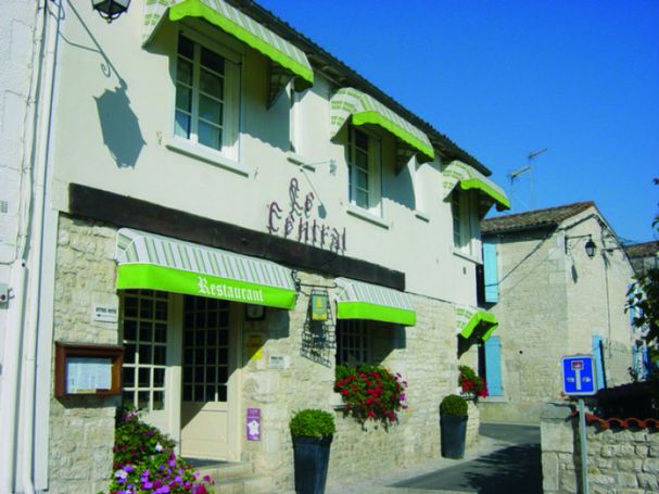 Stores bannettes pour un hôtel restaurant