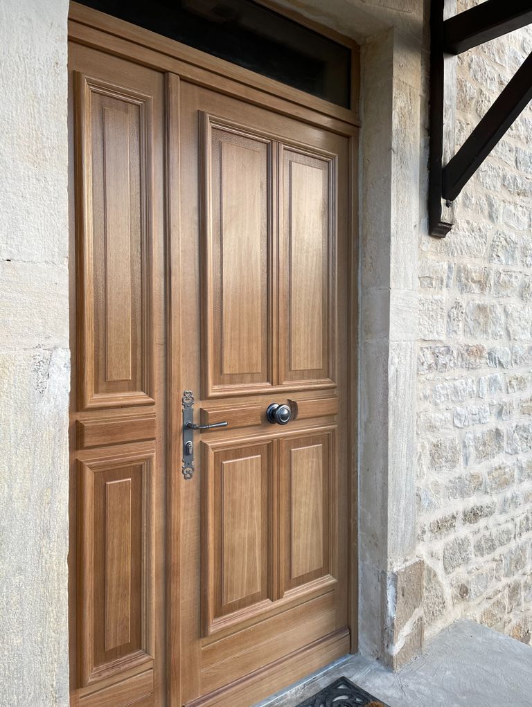 porte d'entrée en bois