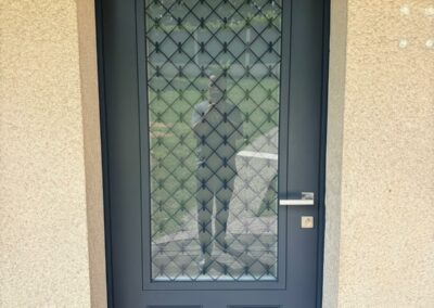 Nouvelle porte d'entrée côté extérieur