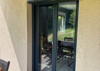 Baie vitrés et volet roulant solaire